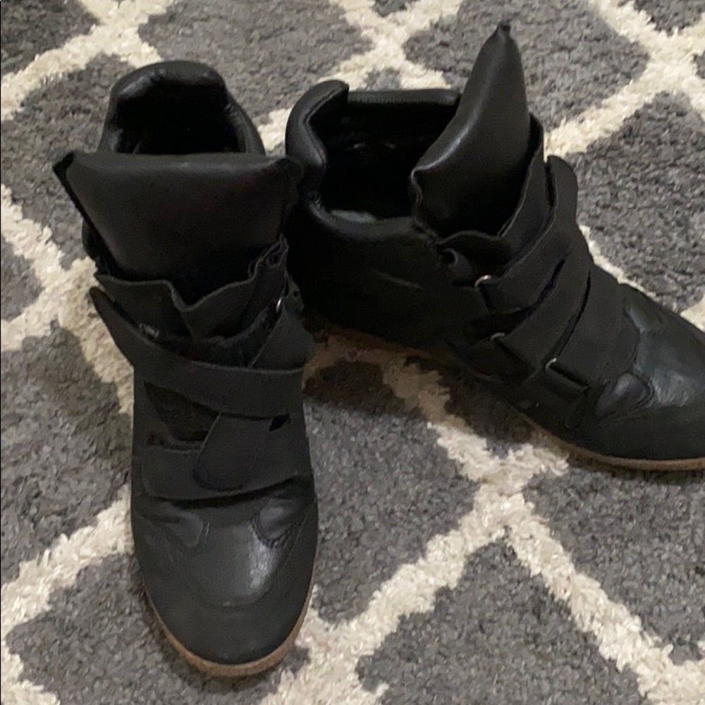 Xhilaration  hightop tennis shoes